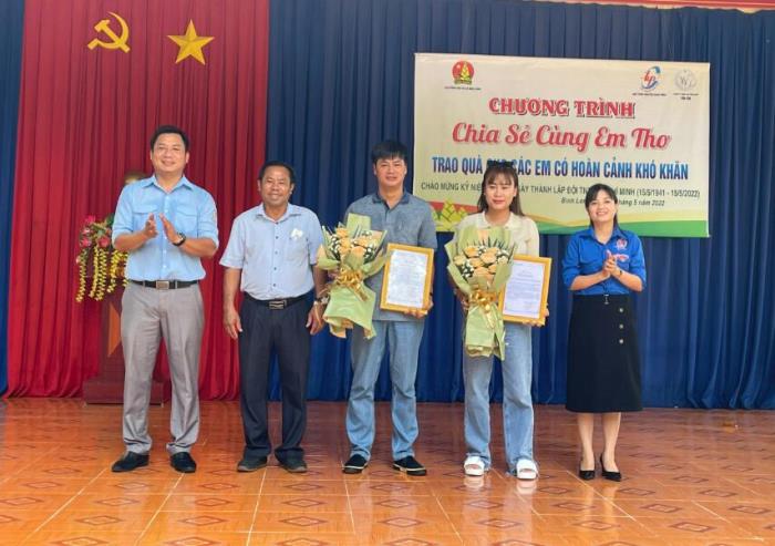 Trao quà cho bà con khó khăn và học sinh vượt khó tại Bình Phước (14/05/2022)
